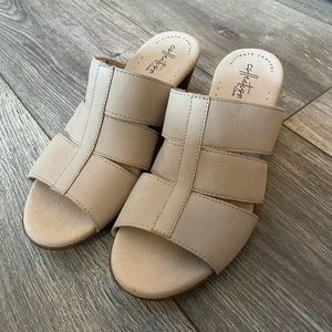 Clark Valarie Sandal - Sand Nubuck